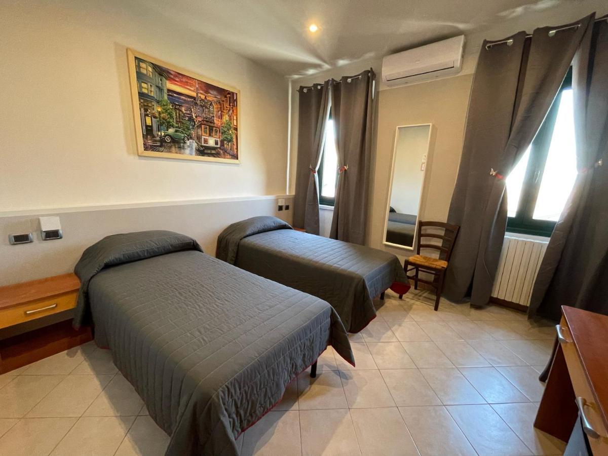 Hotel Duca Di Tromello Buitenkant foto