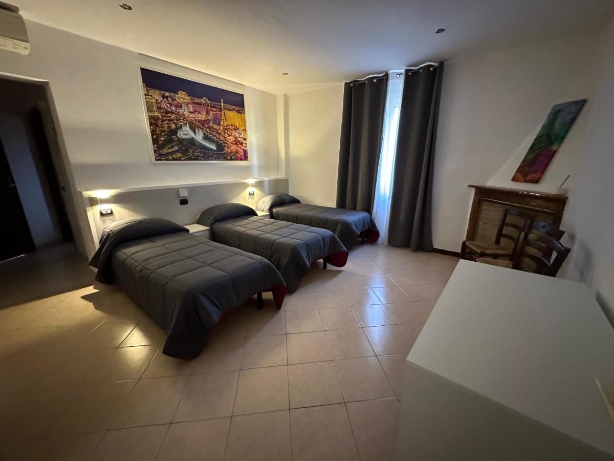 Hotel Duca Di Tromello Buitenkant foto