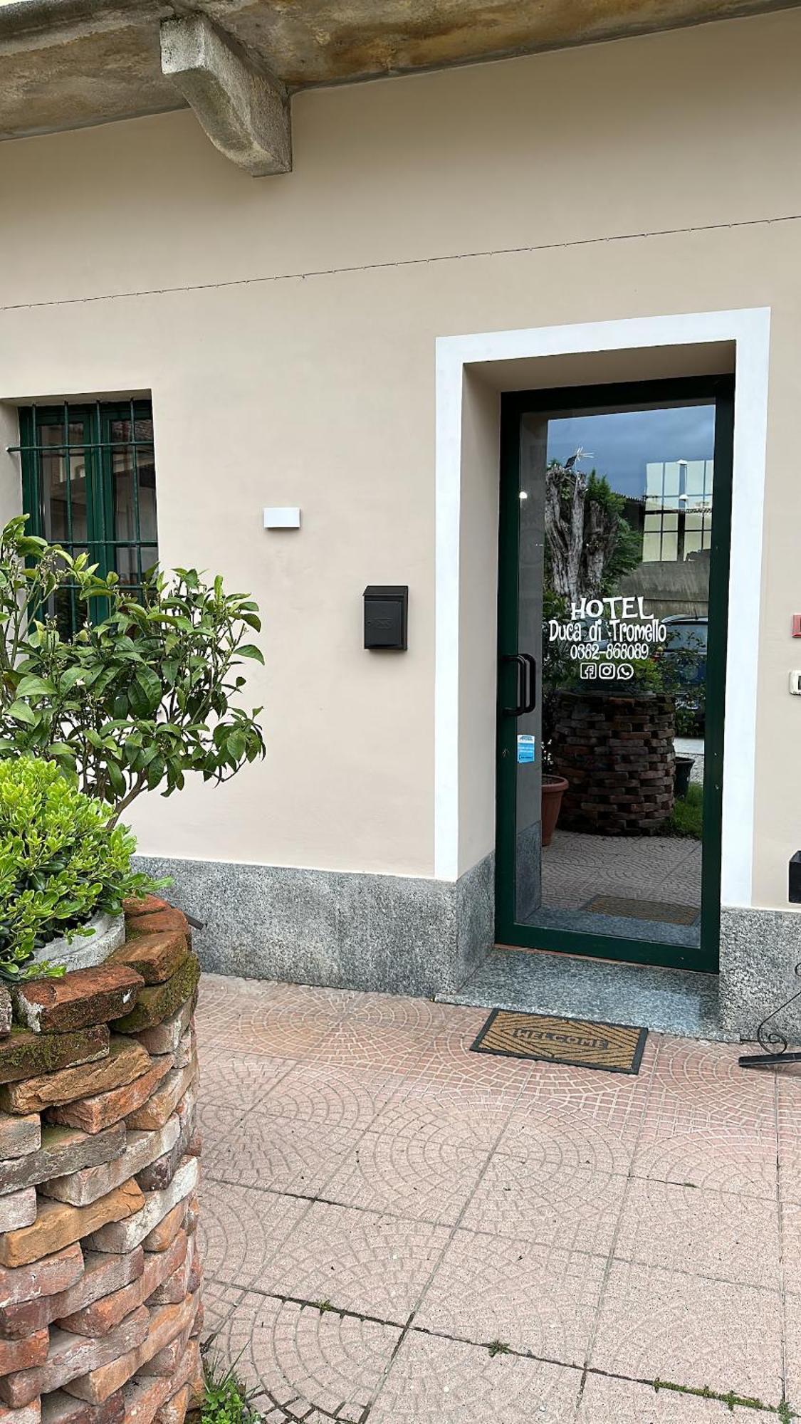 Hotel Duca Di Tromello Buitenkant foto